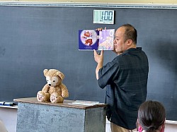 今日はベテランダッフィーが読み聞かせの相棒！ミントのニュースタイル✨いんちょさん