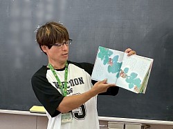 男性の読み聞かせも嬉しいことに第二小学校ではもう当たり前な光景ですね