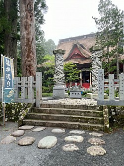 三神合祭殿の前にある池です！子供の頃は気にしてませんでした💦