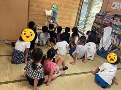 ミニミニミントさんも一生懸命読んでいます📖