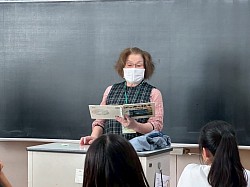 なんと！ゴッホの絵本🌀を読み聞かせてくださっています✨クミちゃん